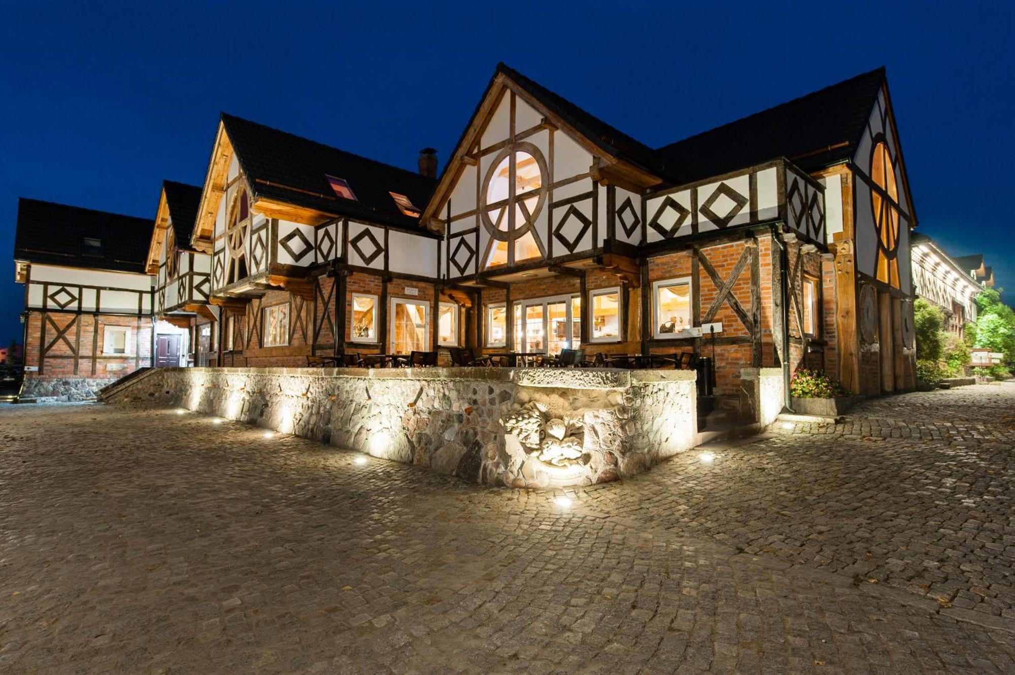 Dom W Starym Parku Hotel Biskupice  Exterior photo